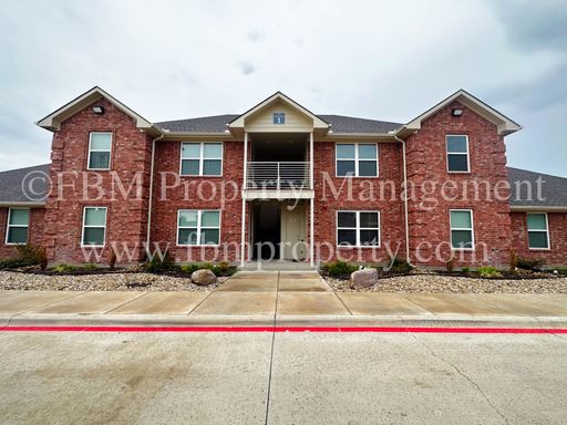 Hidden Creek Townhomes, Unit 112 - Cozy 2 Bedroom, 2 Bathroom Downstairs Home in Ennis, TX! – photo 1