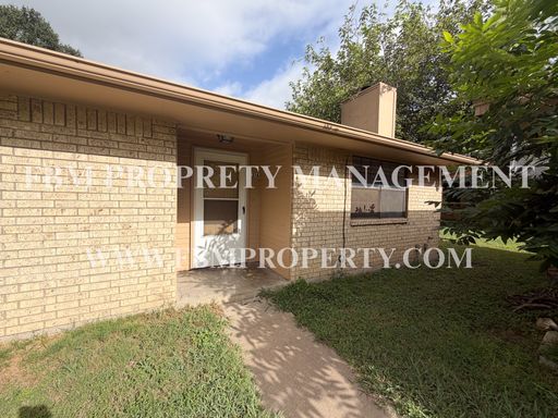 221 Highland Avenue, Unit A - Charming 2 Bedroom, 2 Bathroom Duplex Home in Waxahachie, TX! – photo 1