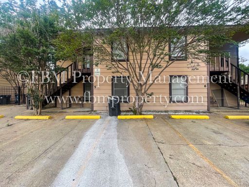 2608 W Sycamore, Unit 5 - Cozy 2 Bedroom, 1 Bathroom Upstairs Apartment Home in Corsicana, TX!