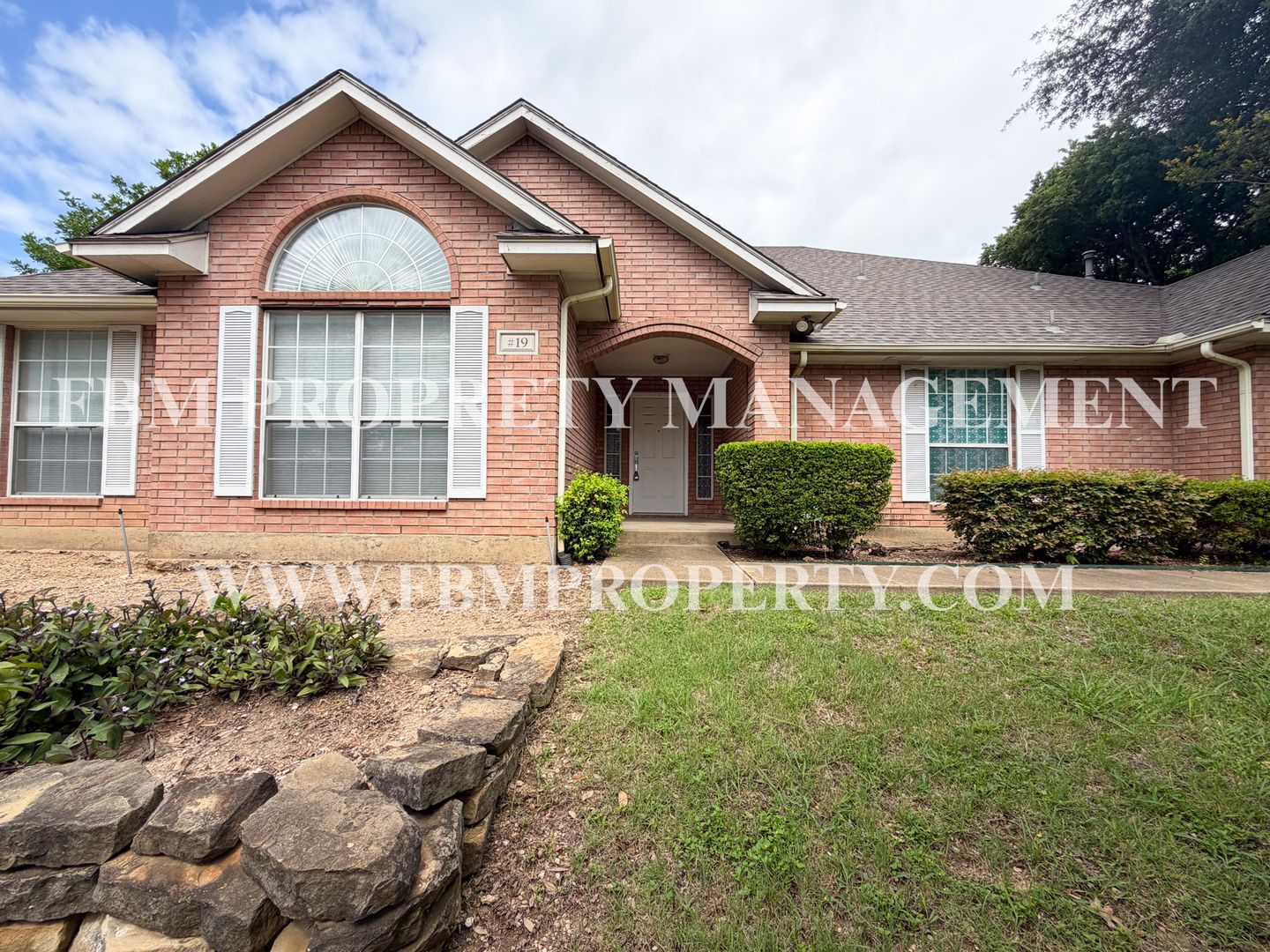 Waxahachie Apartment: Country Club Place