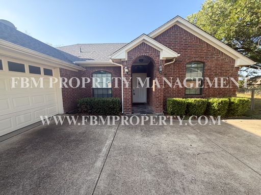 163 Highland Drive - Cozy 3 Bedroom, 2 Bathroom + Office in Ennis, TX! – photo 1