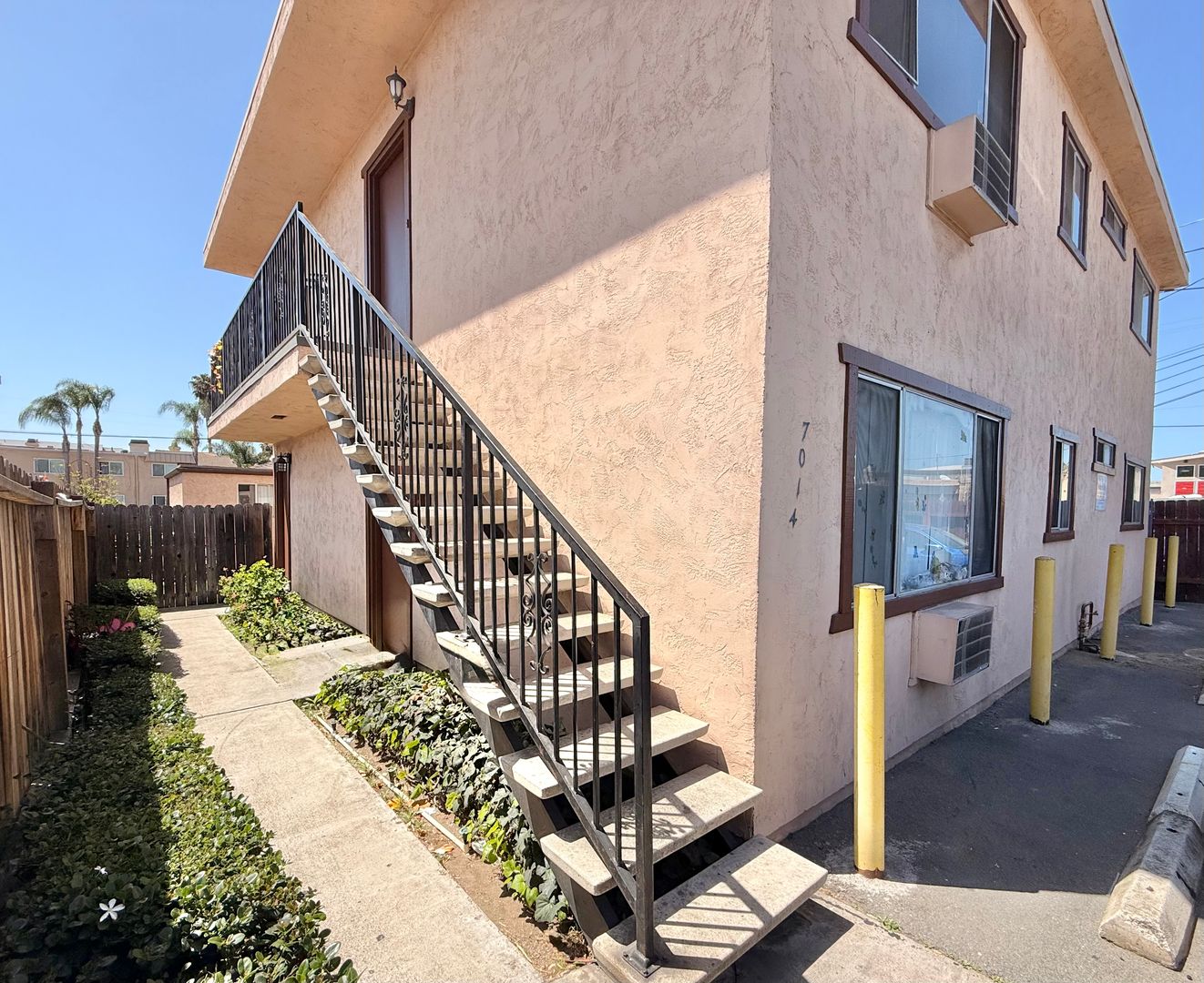 San Diego House: 7014-3 Amherst Street