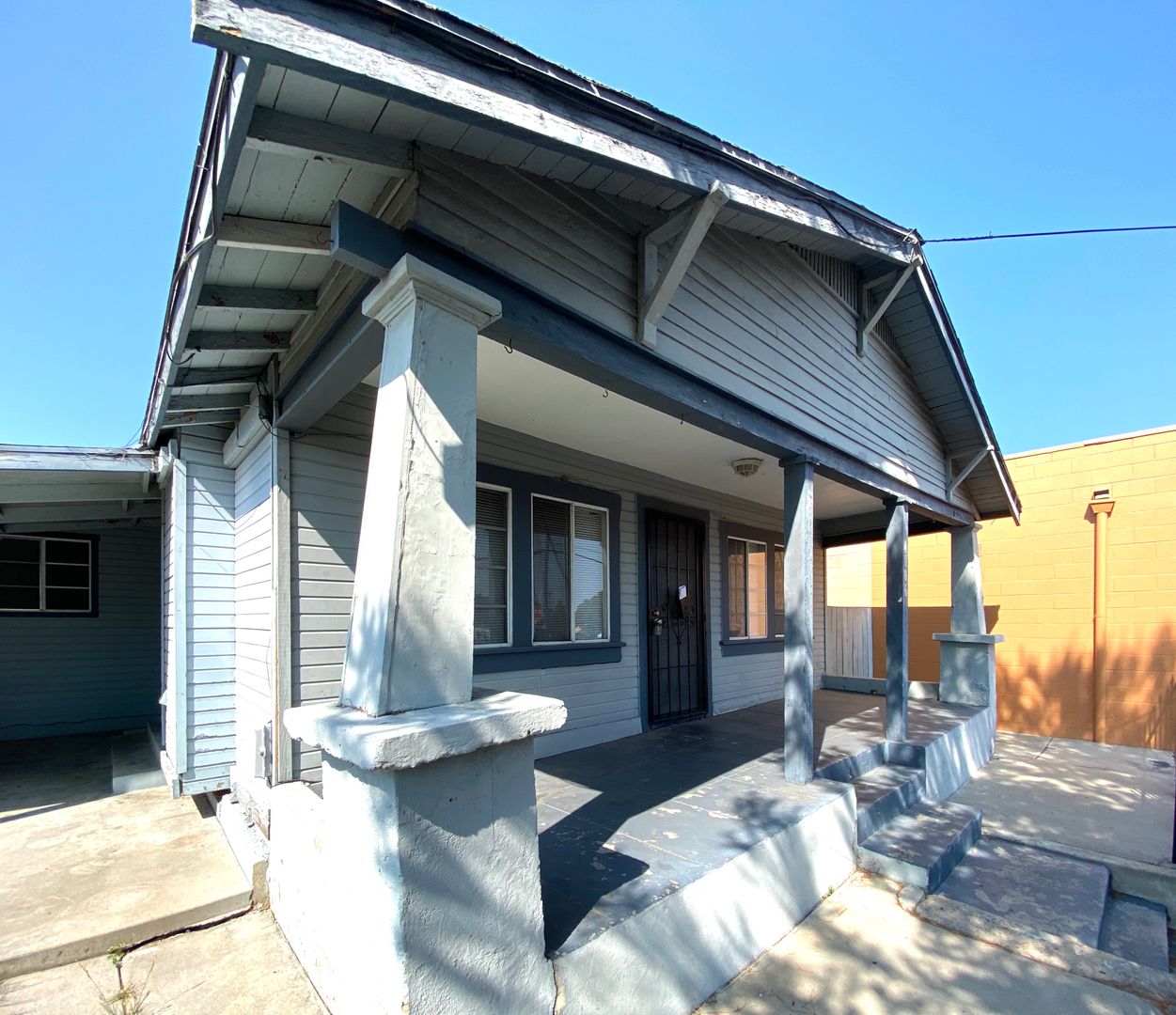 San Diego House: 4086 Thorn St