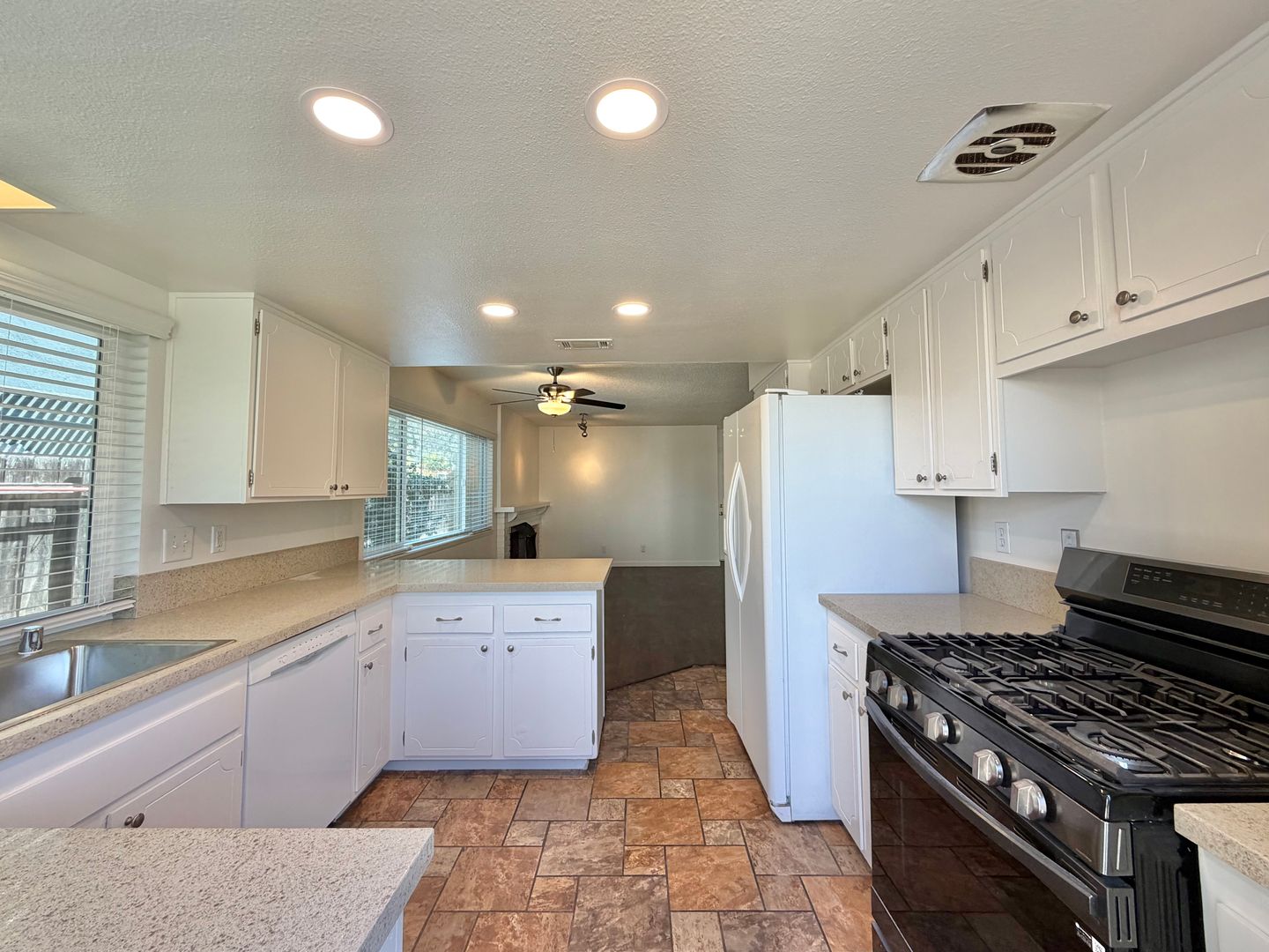 La Mesa House: 6104 Haas St