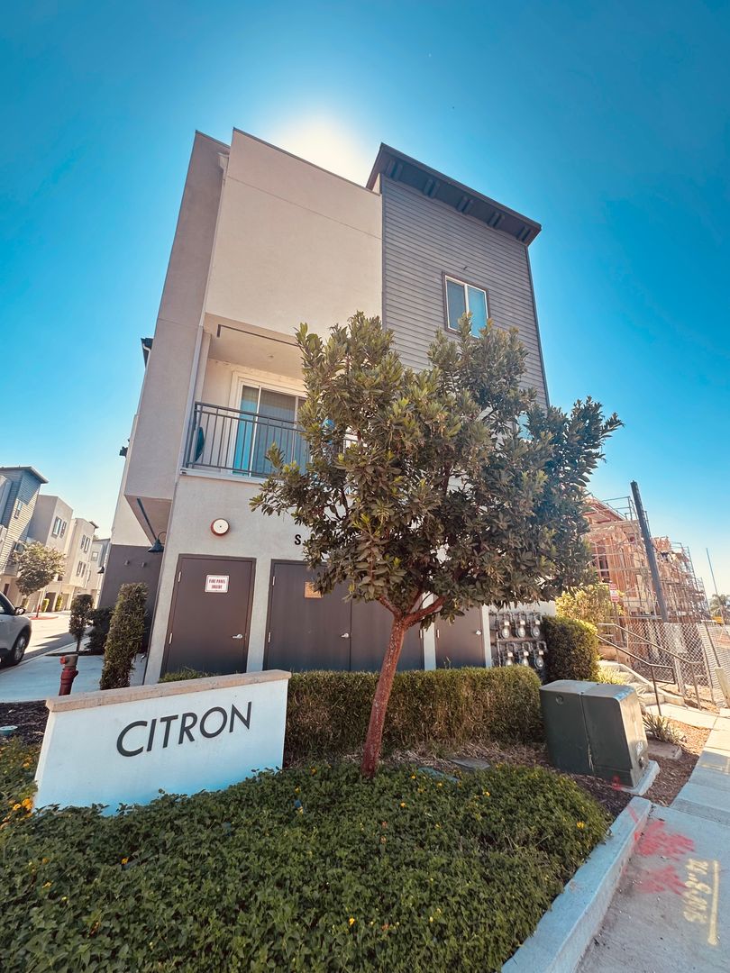 Escondido Townhome: 2548 S. Escondido Blvd #910