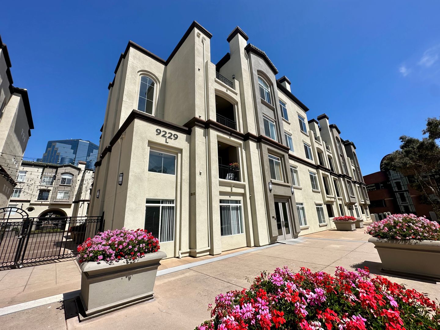 San Diego Condo: 9229 Regents Road L206