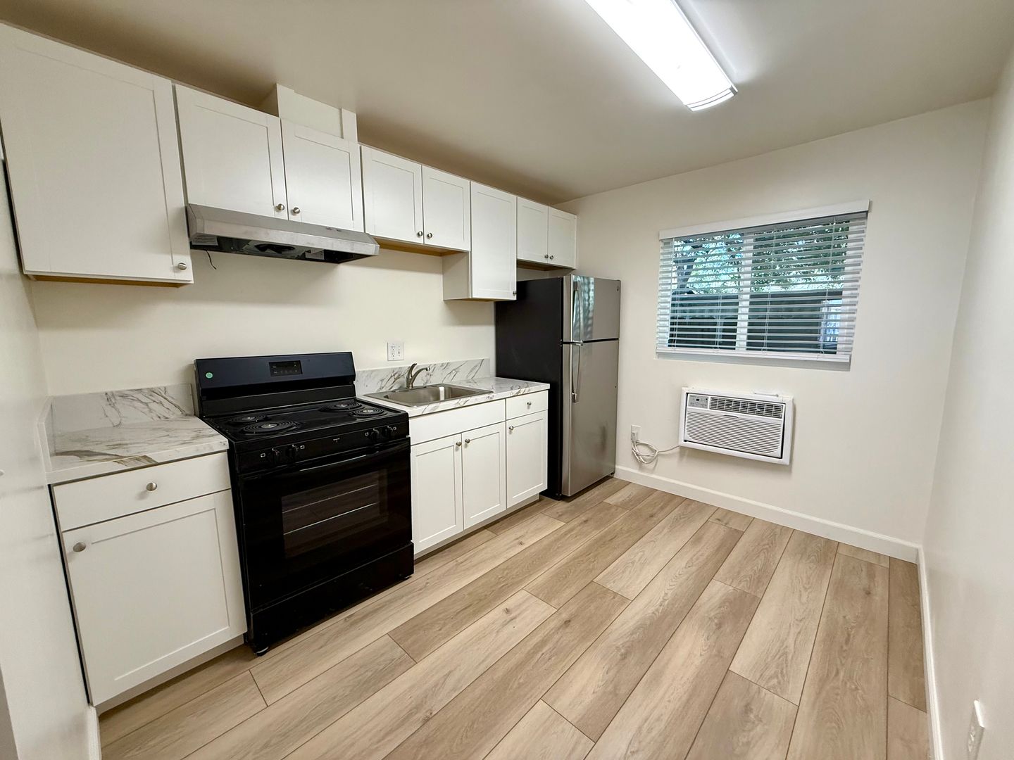 El Cajon Apartment: 321-329 Chambers St