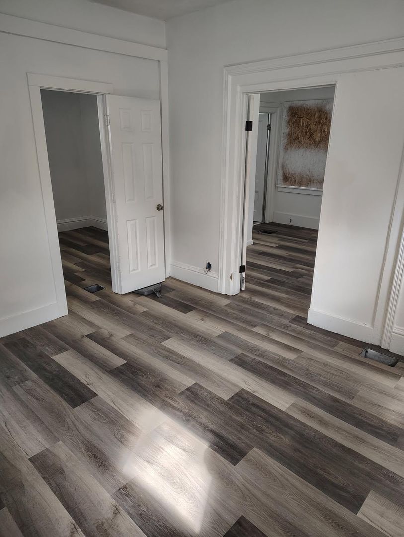 Rochester House: 80 Angle St