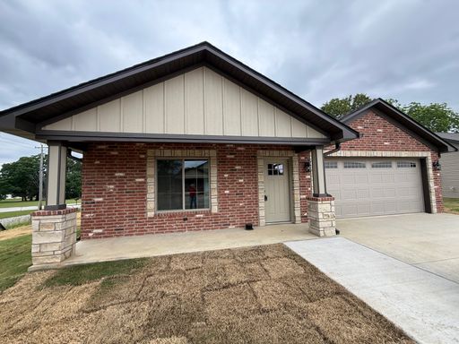 New 3 bedroom, 2 bath home for lease - Poplar Bluff MO