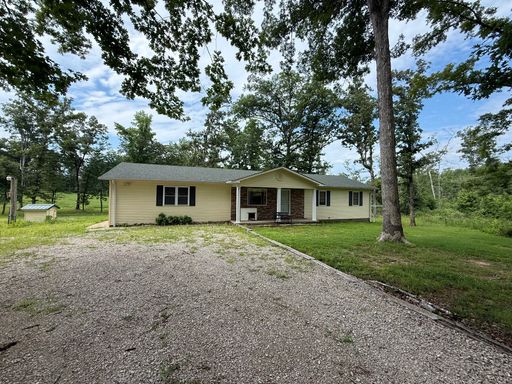 Country living home with shop - Outside Poplar Bluff