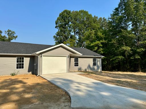 New 3 bedroom, 2 bath duplex outside of Poplar Bluff