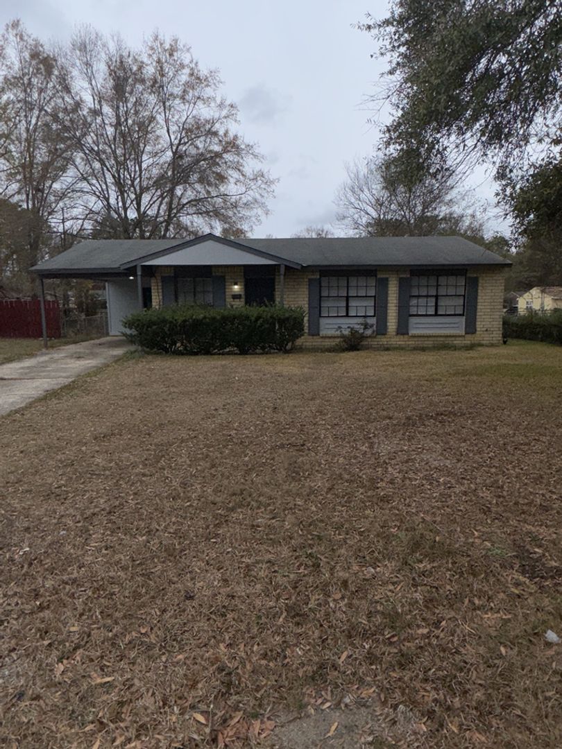 Columbus House: 1127 Harness Drive