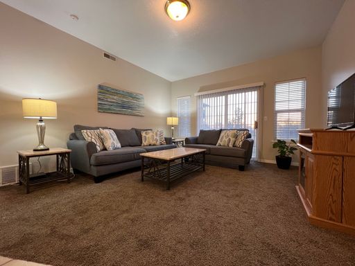 Belmont Condos – FREE First Month’s Rent! Private Room Available | Currently Renting to Women – photo 1