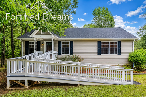 Peaceful Living in Downtown Liberty!