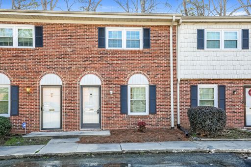 2 Bed, 1.5 Bath Townhome Condo in High Point, NC, 1,120 Sq Ft, Private Patio – photo 1