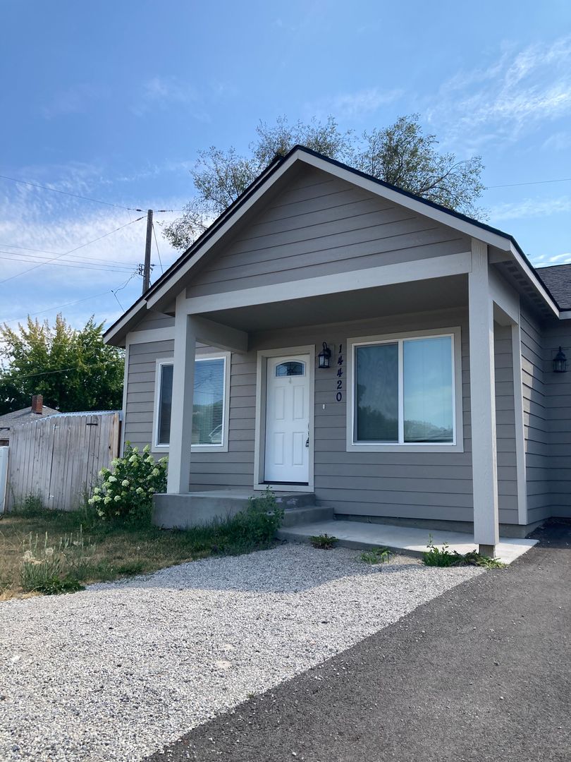 Spokane Valley Apartment: 14418-14420 E Heroy Lane