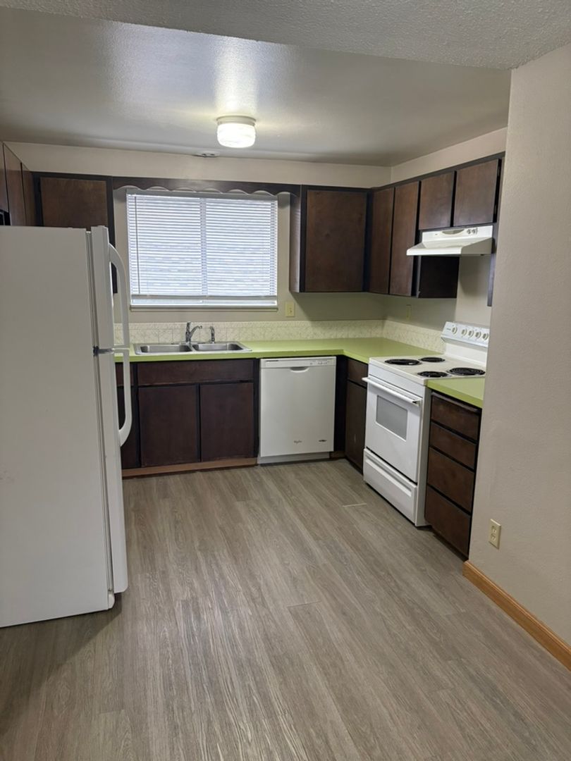 Spokane Apartment: 1910-1916 E Wellesley Ave