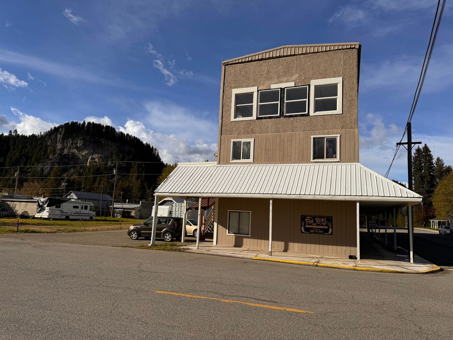 Metaline Falls Apartment: 225 E 4th Ave