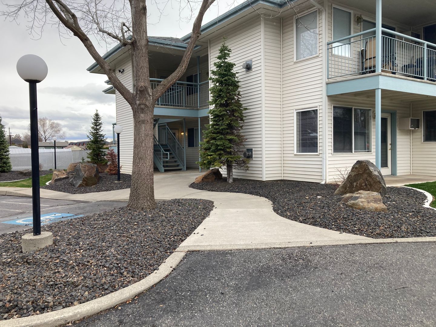 Spokane Valley Apartment: 11401 E. 4th Ave