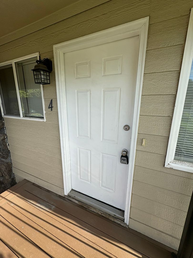 Spokane Apartment: 39 E Westview Ave