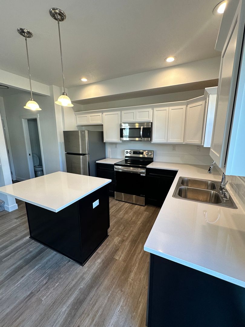 Deer Park House: 824 E F St Unit A