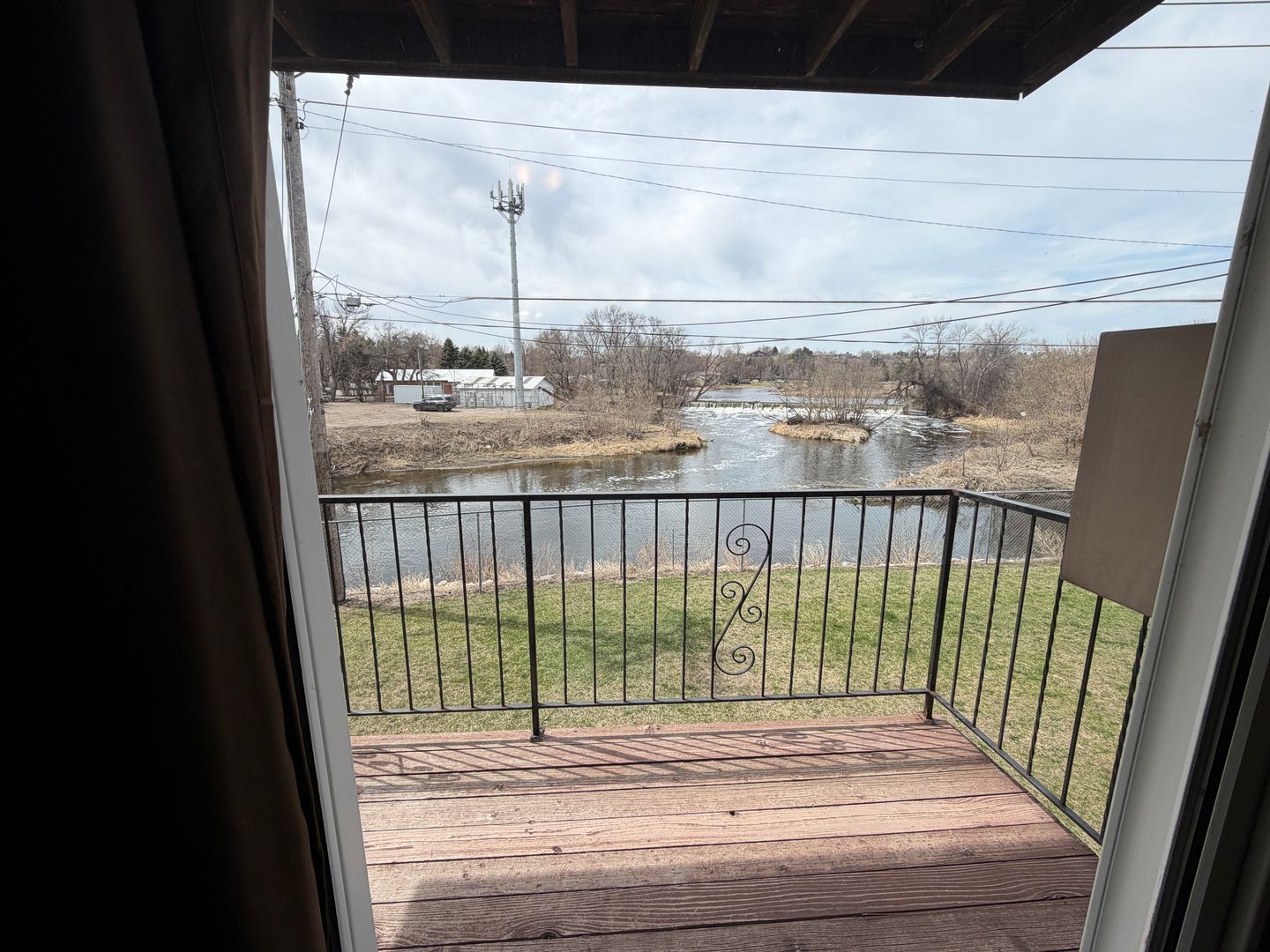 Jamestown Apartment: 910 2nd Ave SW