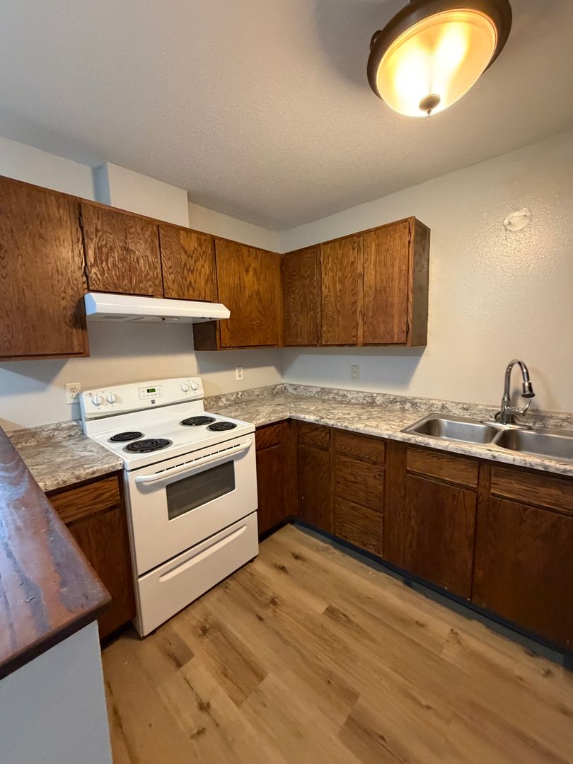 Jamestown Apartment: 1609 16th St SW