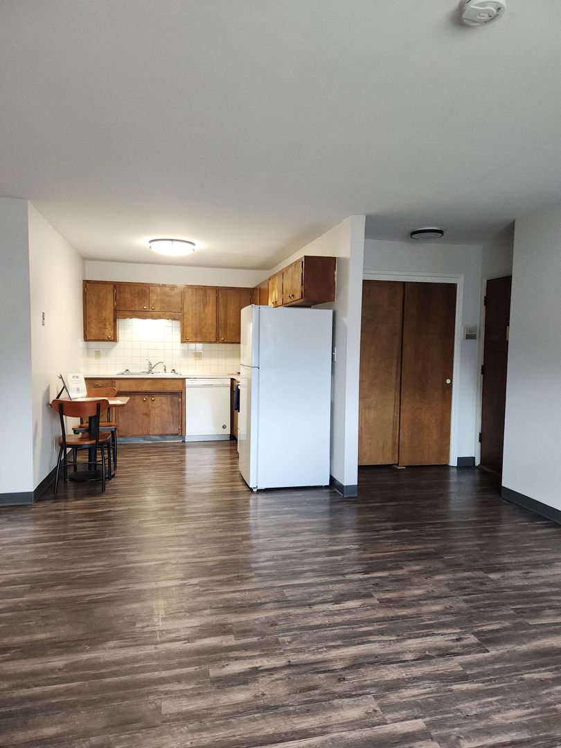 Fargo Apartment: 2211 17th St S