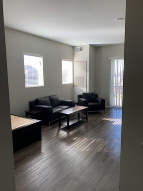Corner Superior – photo 1