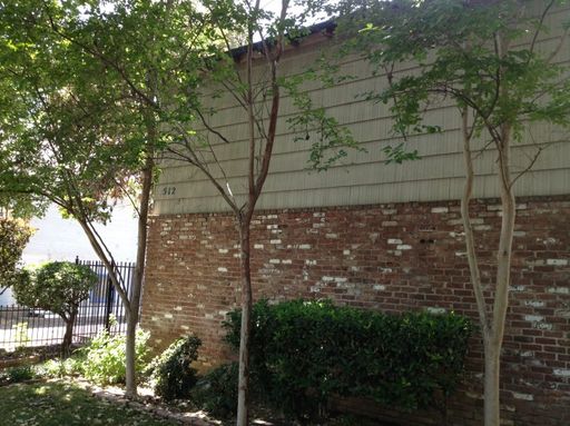 Excellent end upper unit with private entrance – photo 1