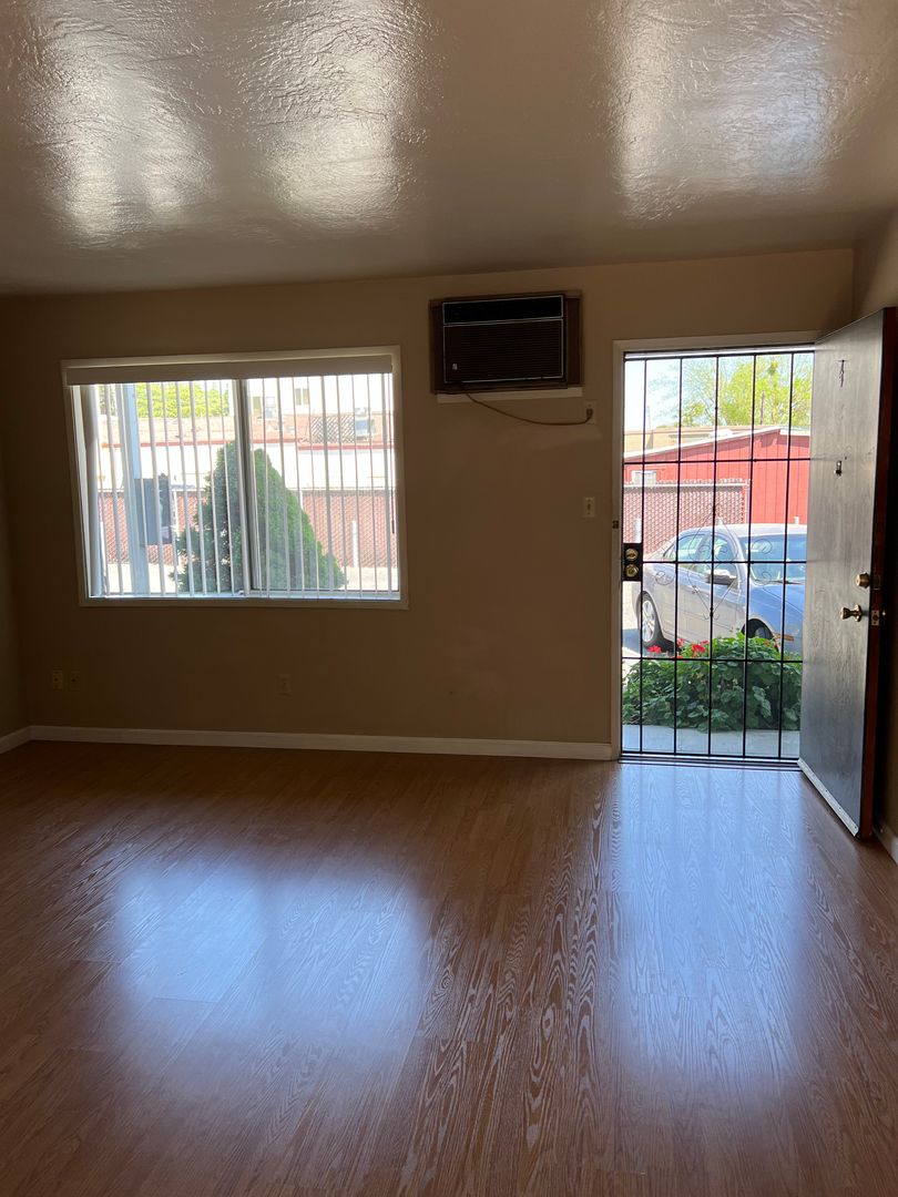 Sacramento Apartment: 2657 Riverside Blvd