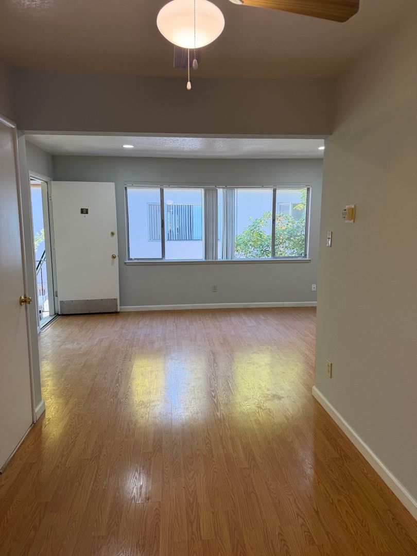 1729 G St., Apt 8 — photo 1