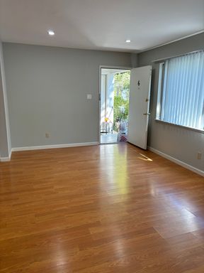 Nice upstairs 1-Bedroom Unit - 1729 G St – photo 1