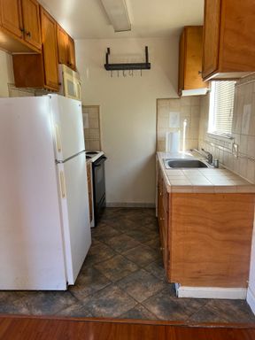 New upstairs 1BR unit with Balcony and PARKING - 2315 N St. Apt 6 – photo 1