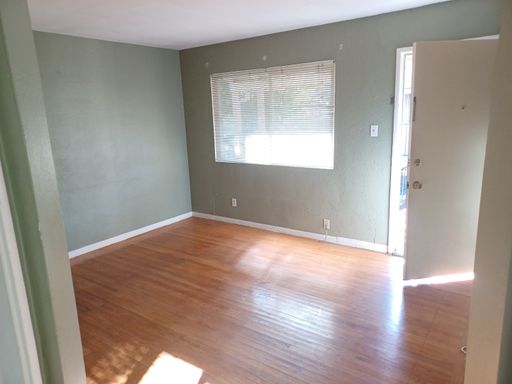 S St 1 bedroom apartment – photo 1