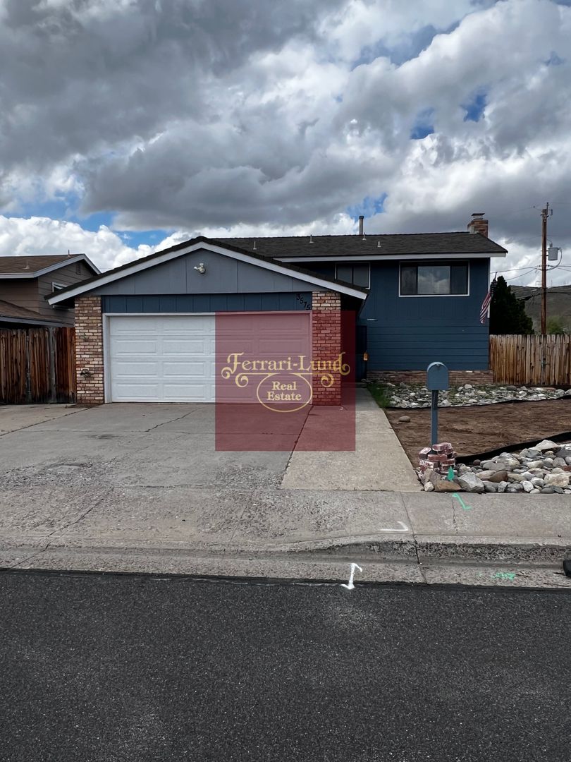 Reno House: 3575 Buckhorn Way