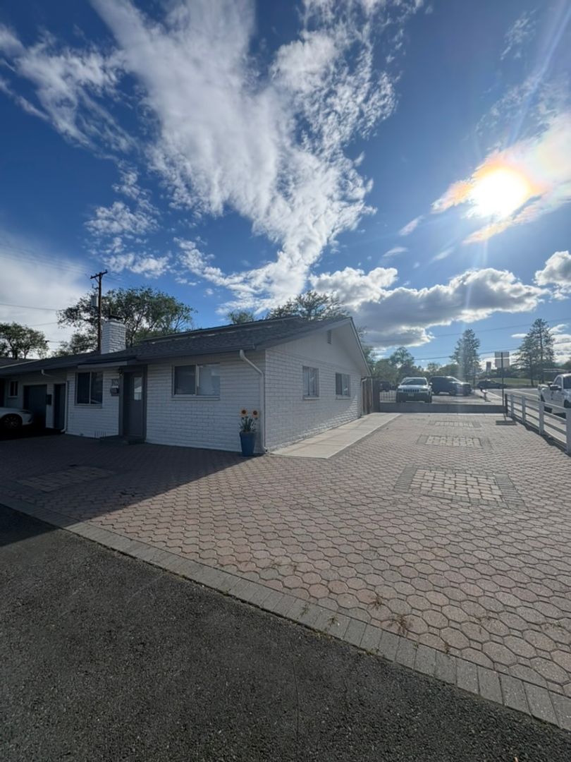 reno Townhome: 1260 Brinkby Ave