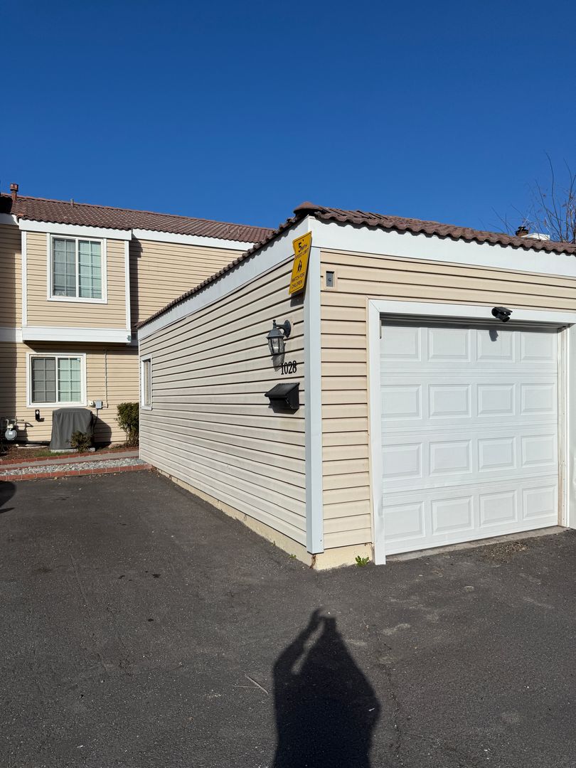 Sparks House: 1028 Bradley Square