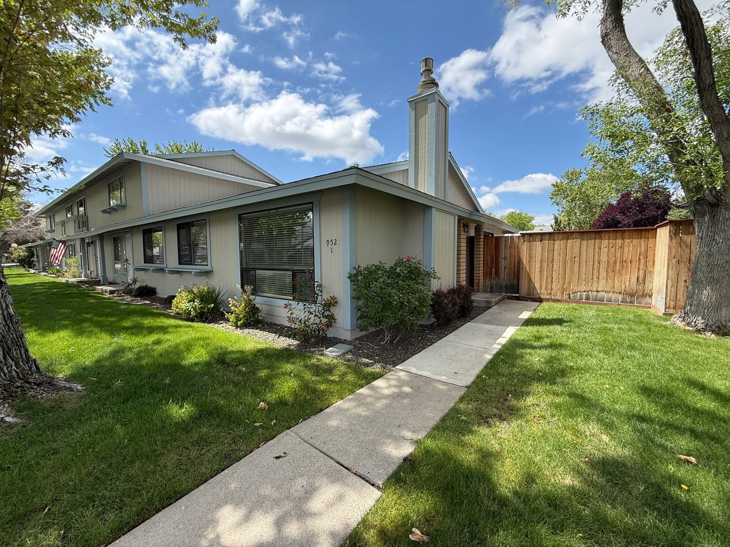 Sparks Townhome: 952 Ridgewood Dr