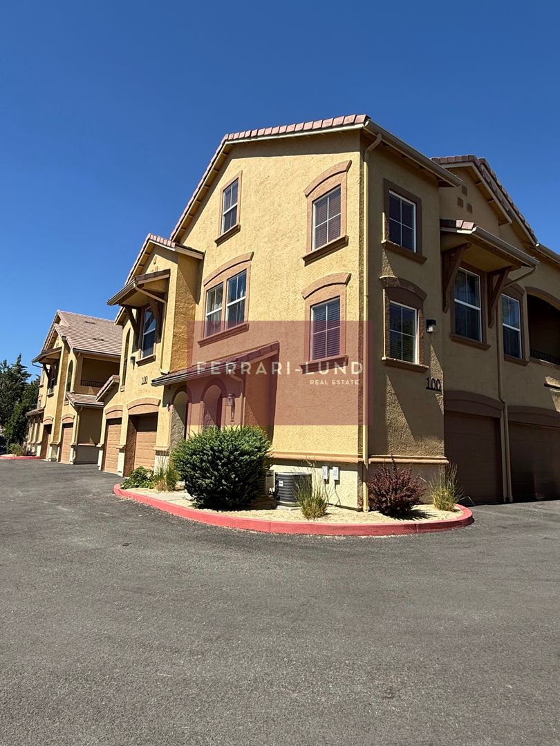Reno Townhome: 17000 Wedge Pkwy #121