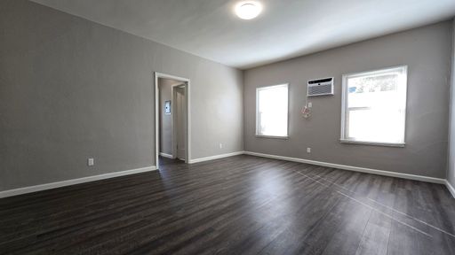 Beautiful 2 bedroom/ 1bath Apartment For Rent – photo 1
