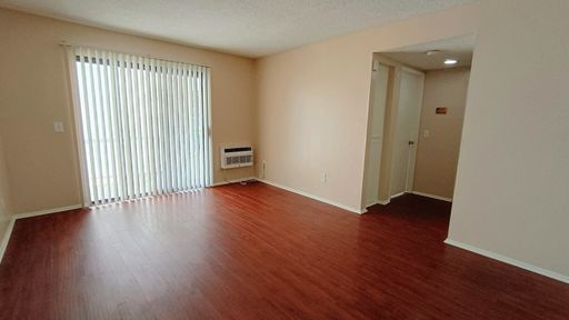 2 Bedroom Ontario – photo 1