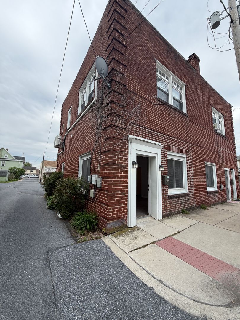 Manheim Apartment: 8 South Pitt Street