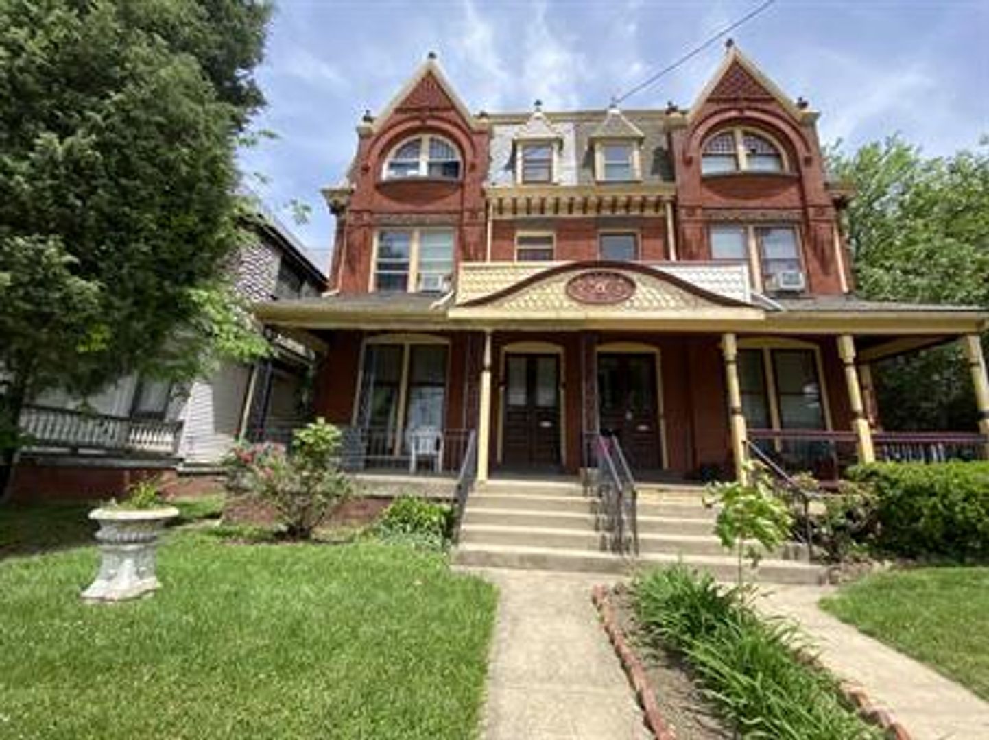 Lancaster Apartment: 911 East King Street