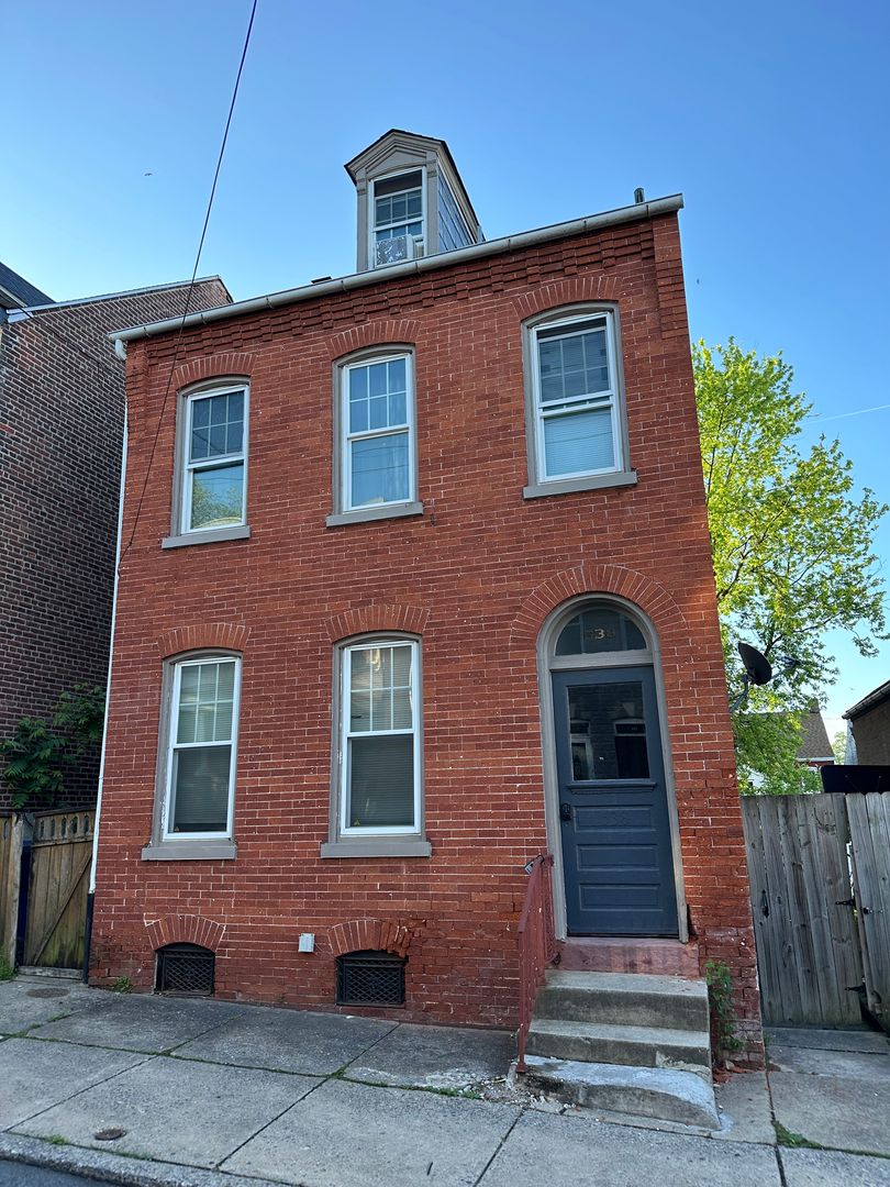 Lancaster Apartment: 538 West Vine Street