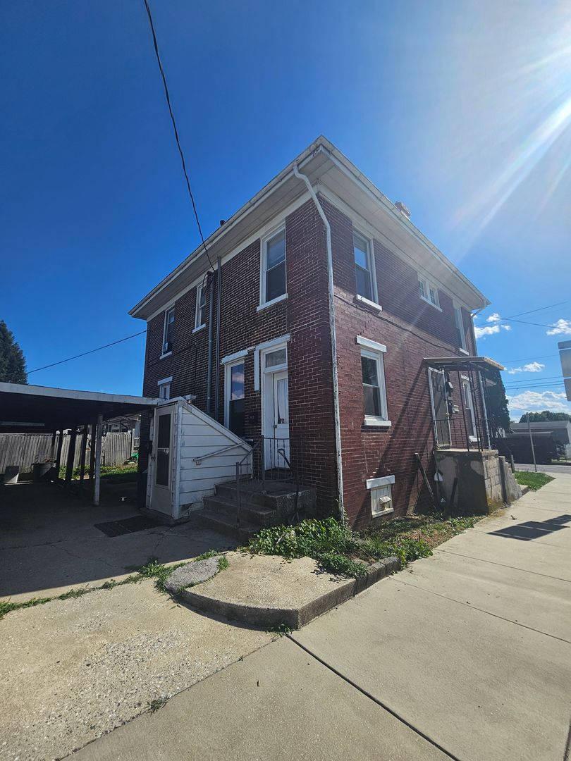 York Apartment: 143 North Albemarle Street