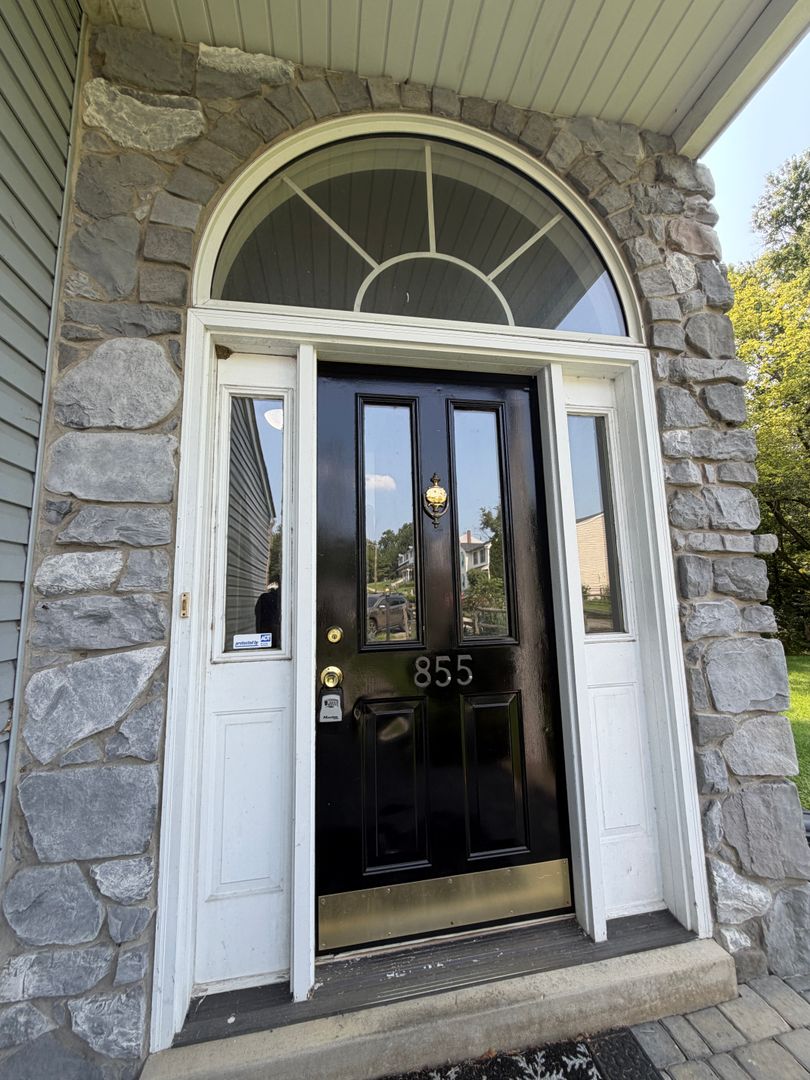 Lancaster House: 855 South Pearl Street
