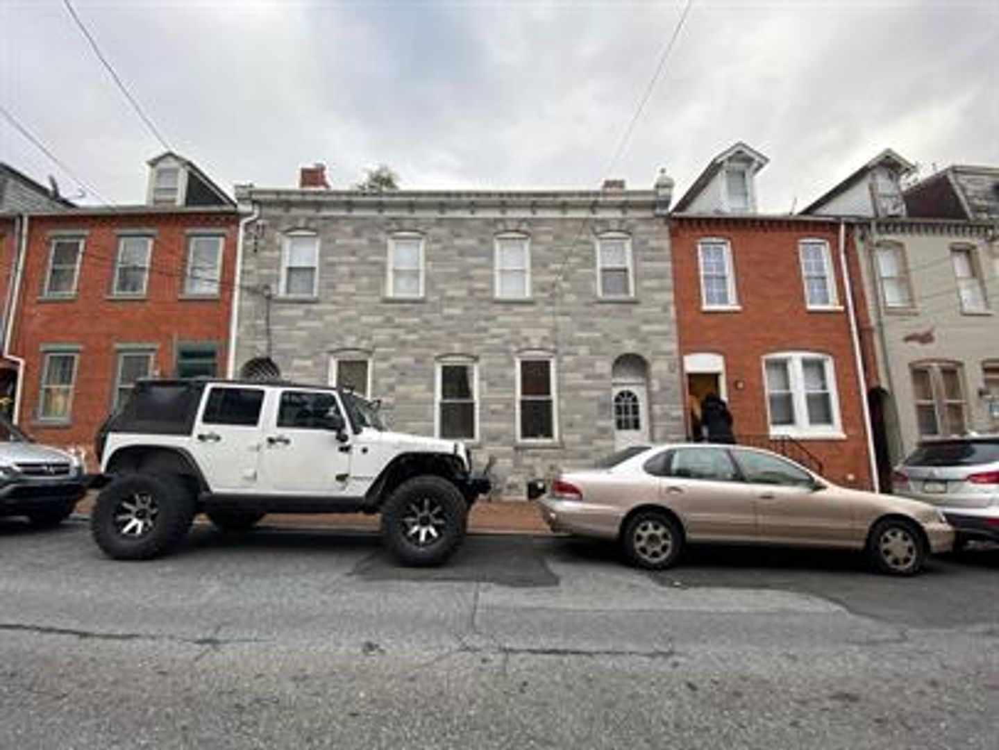 Lancaster Apartment: 61 Howard Avenue