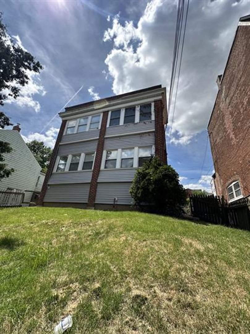 Lancaster Apartment: 431 Fremont Street