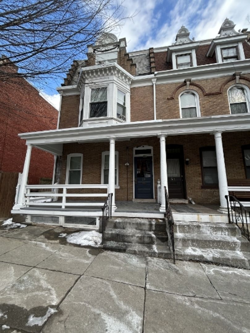 Lancaster Apartment: 19 South Ann Street